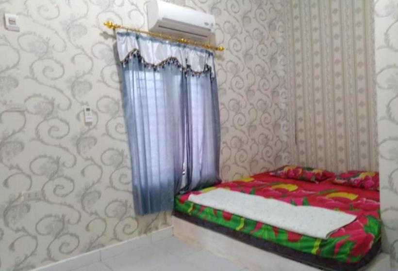 Отель Spot On 2926 Penginapan Sariah Basamo