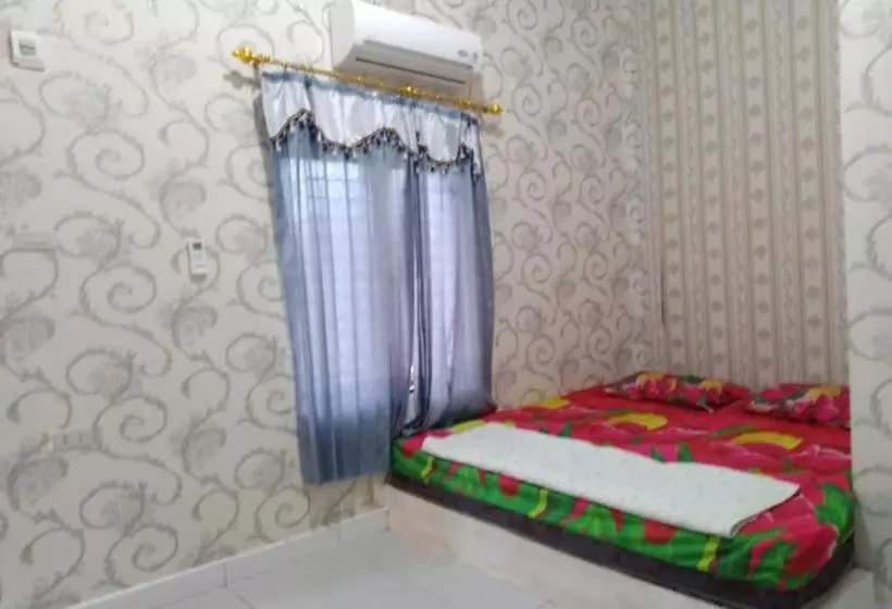 Hotelli Spot On 2926 Penginapan Sariah Basamo