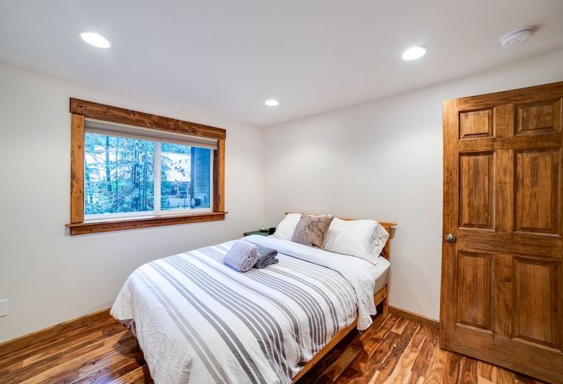 Mt. Baker Lodging Cabin 50  Hot Tub, Wifi, Sleeps 8! By Mbl