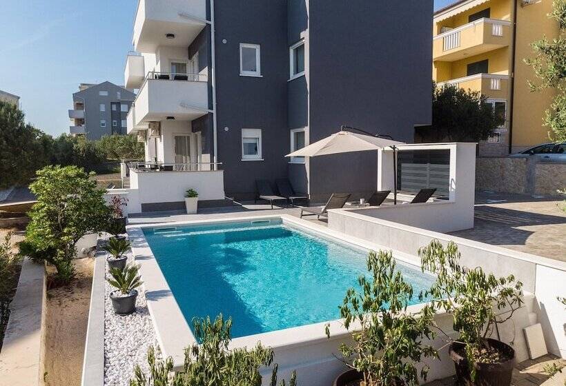 پانسیون Summer Breeze Apartments
