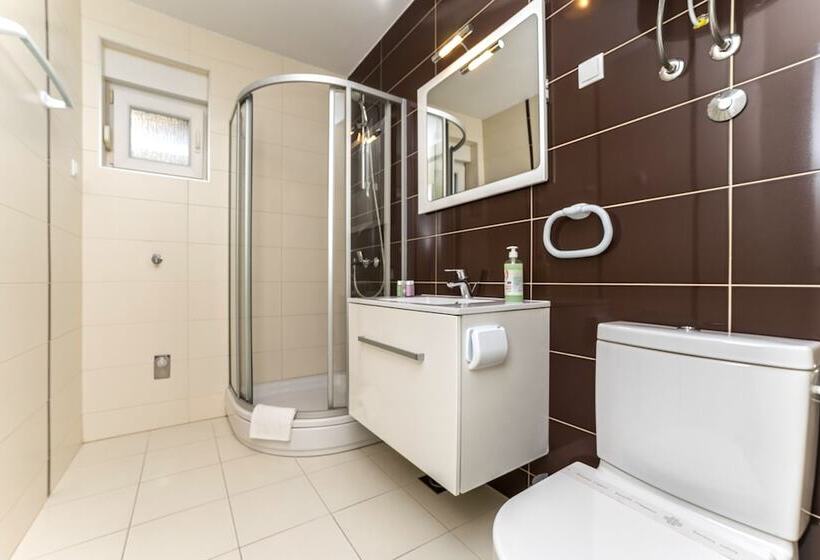 پانسیون Summer Breeze Apartments