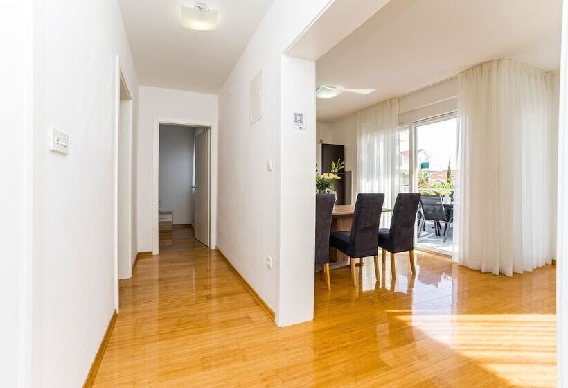 پانسیون Summer Breeze Apartments