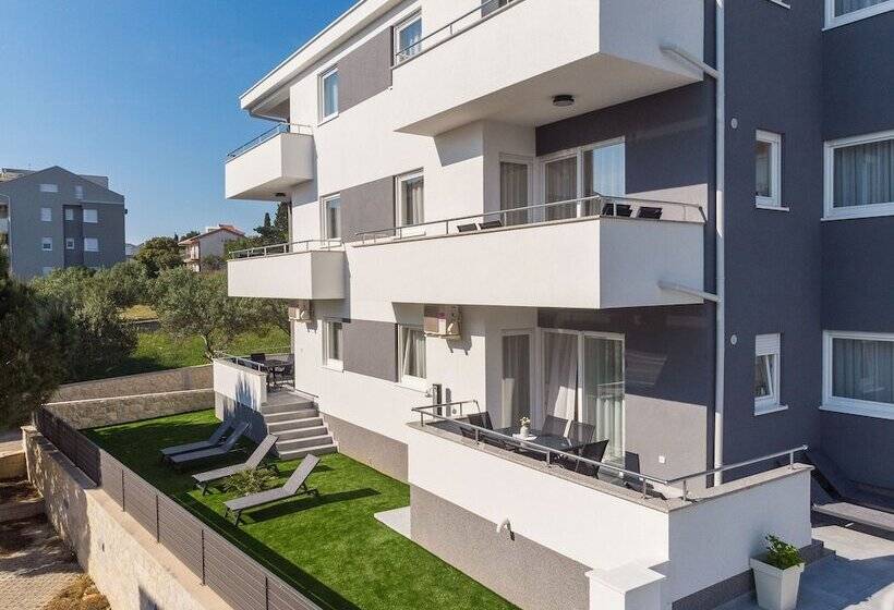 پانسیون Summer Breeze Apartments