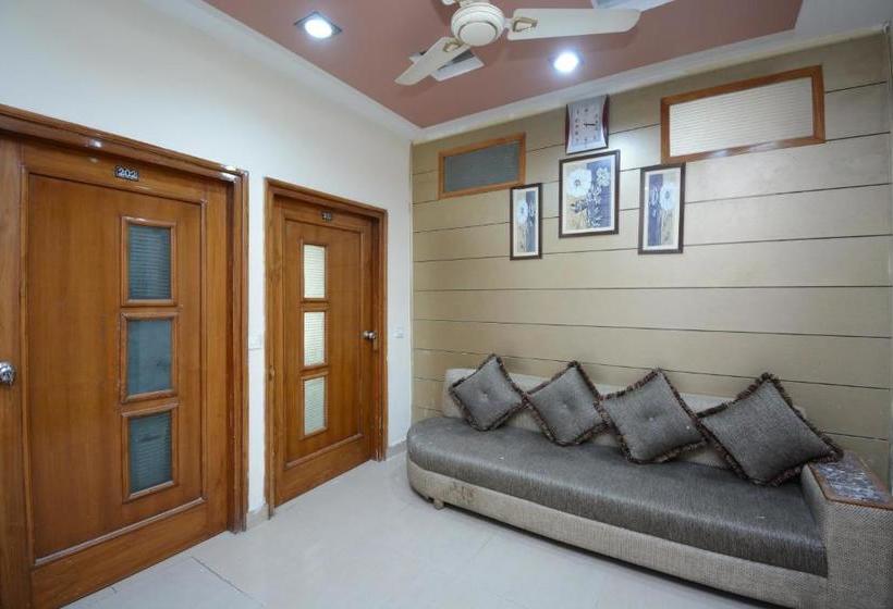 هتل Oyo 29312  Royal S