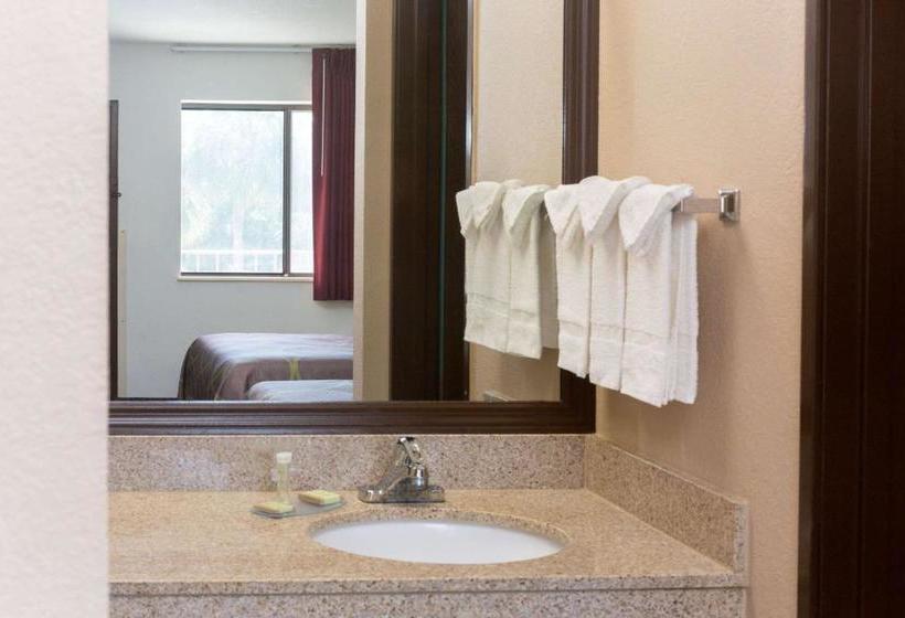 فندق Super 8 By Wyndham Naples