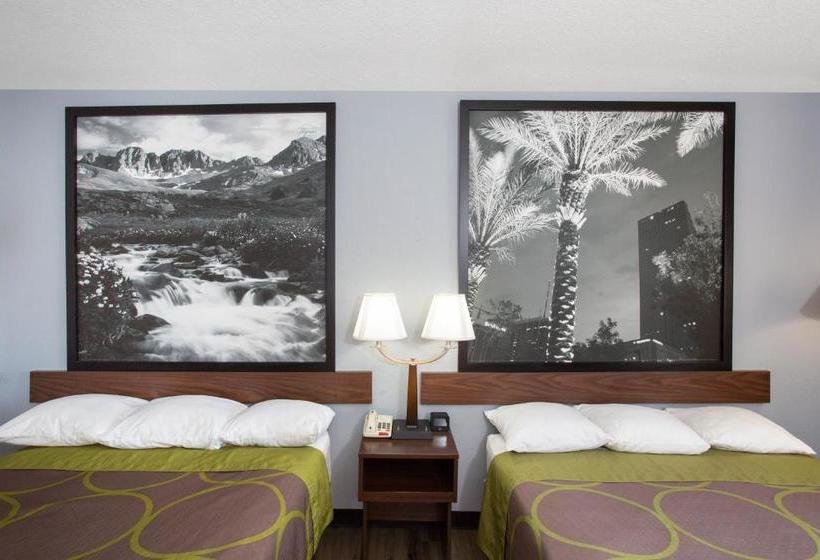 فندق Super 8 By Wyndham Naples