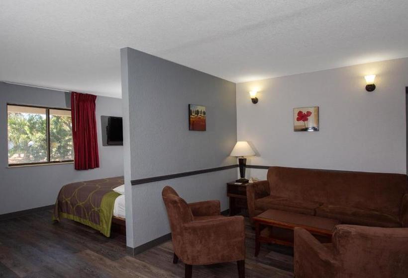 فندق Super 8 By Wyndham Naples