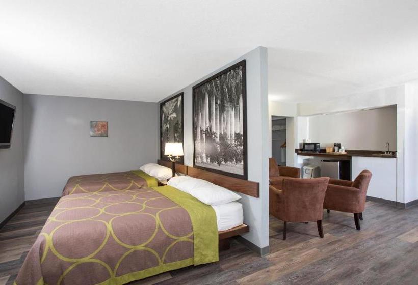 فندق Super 8 By Wyndham Naples