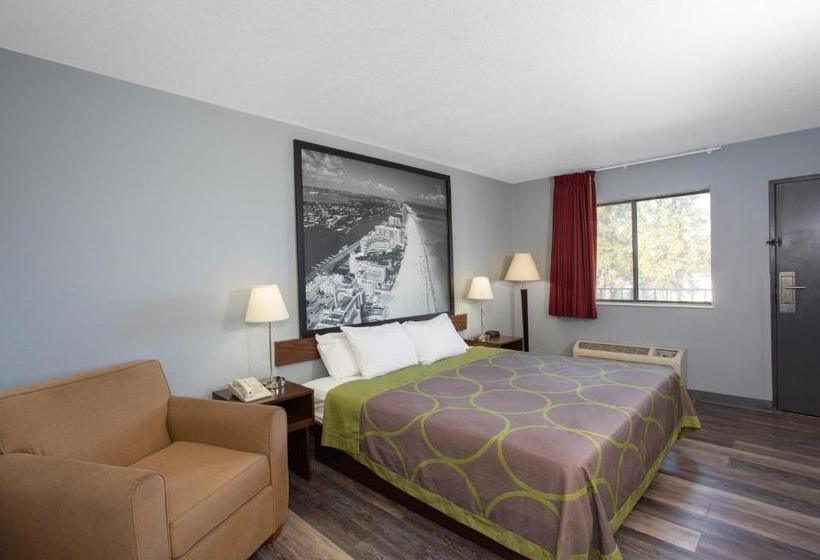 فندق Super 8 By Wyndham Naples