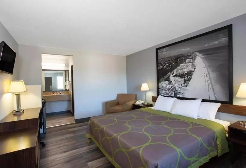 هتل Super 8 By Wyndham Naples