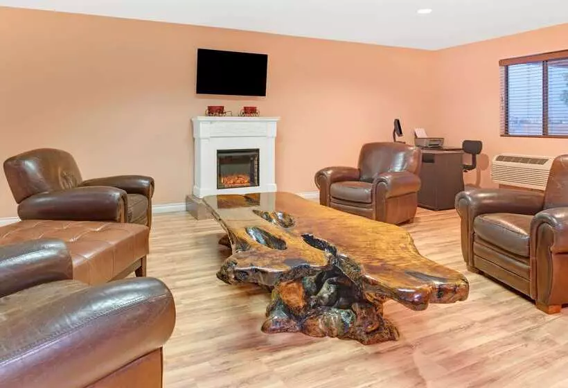 فندق Super 8 By Wyndham Spokane/west