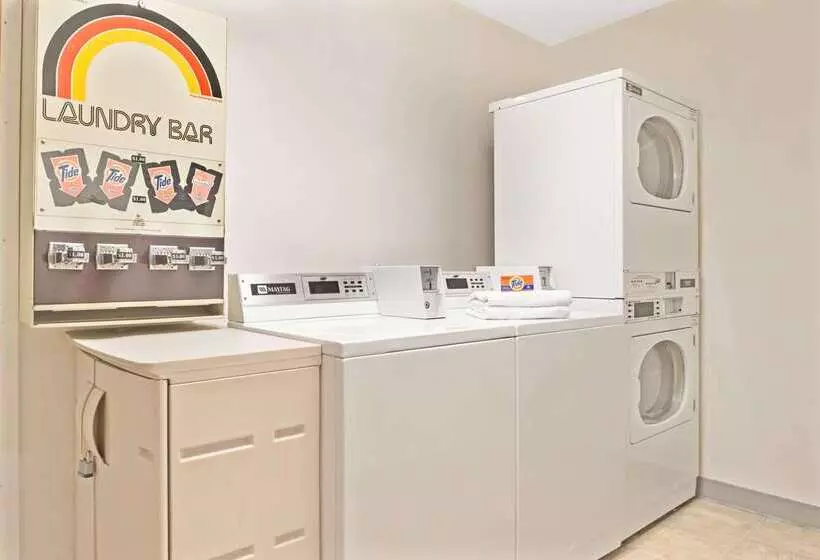 فندق Super 8 By Wyndham Spokane/west