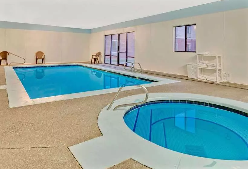 فندق Super 8 By Wyndham Spokane/west