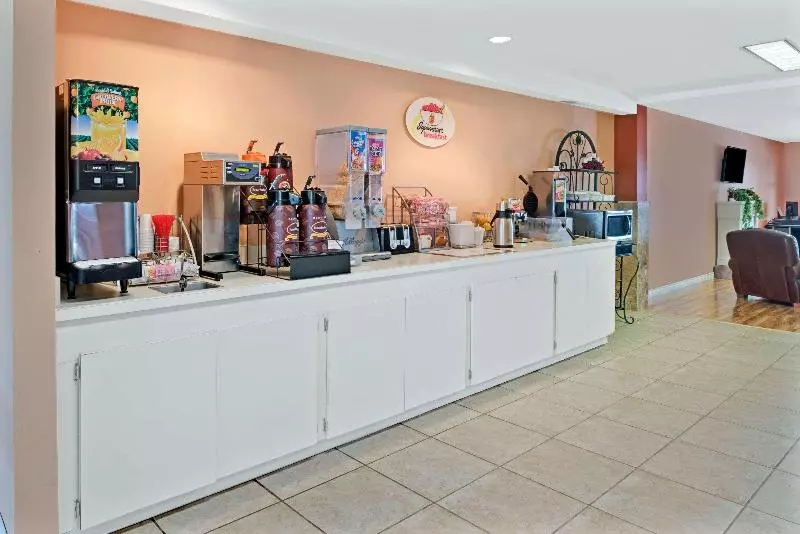 فندق Super 8 By Wyndham Spokane/west