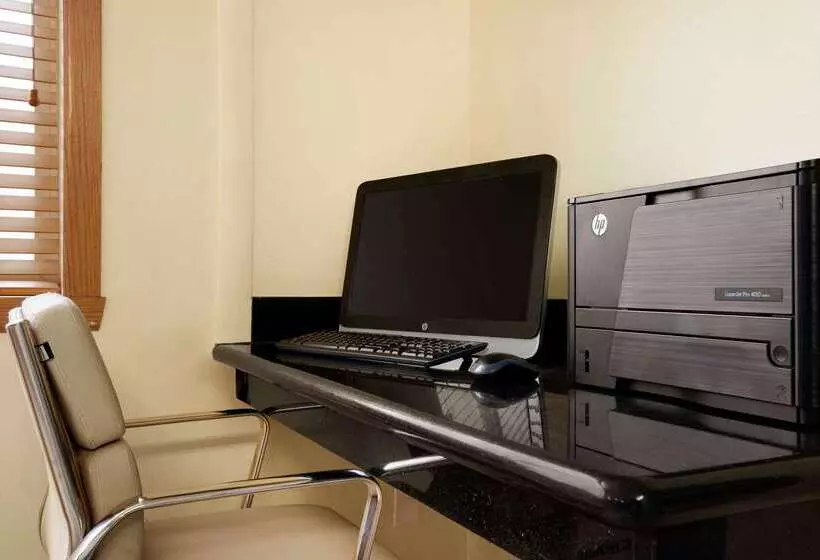 ホテル Super 8 By Wyndham West Fargo Main Ave Nd