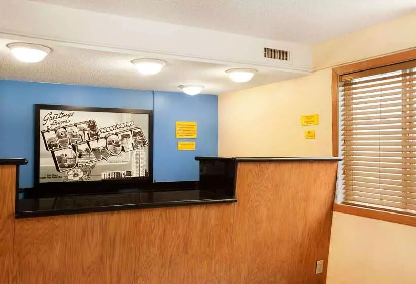 ホテル Super 8 By Wyndham West Fargo Main Ave Nd