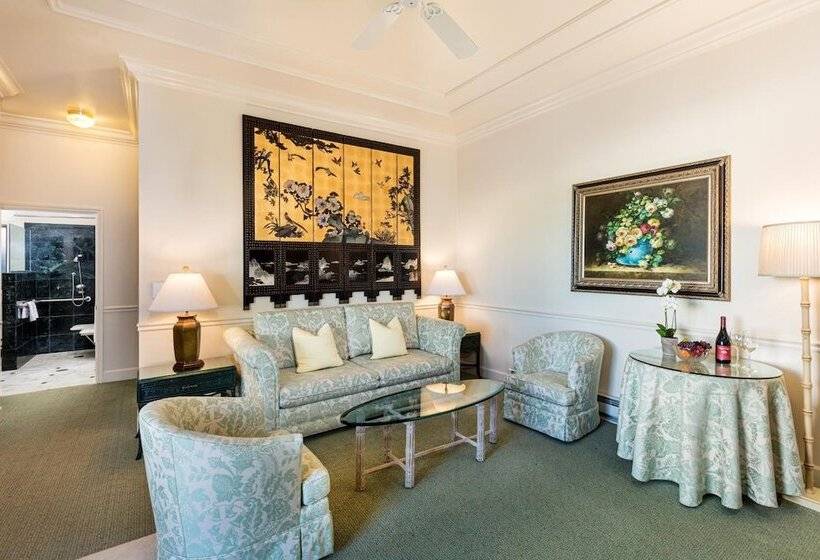 ホテル Tally Ho Inn