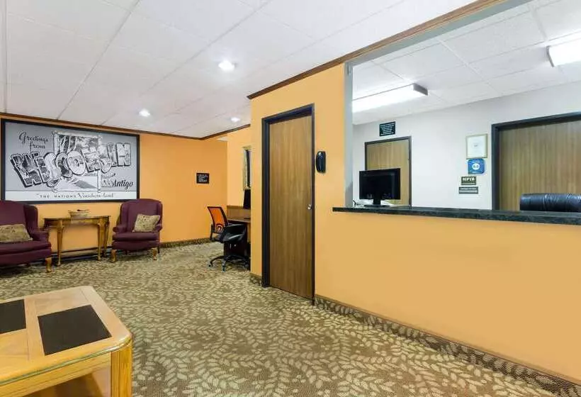 فندق على الطريق Super 8 By Wyndham Antigo