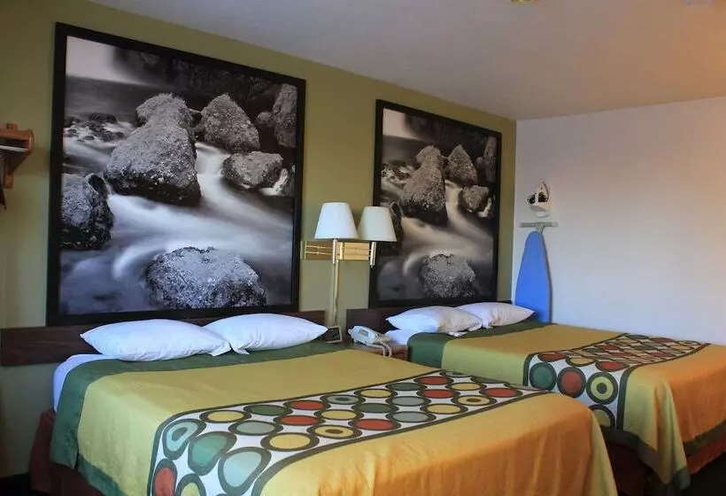 فندق على الطريق Super 8 By Wyndham Antigo