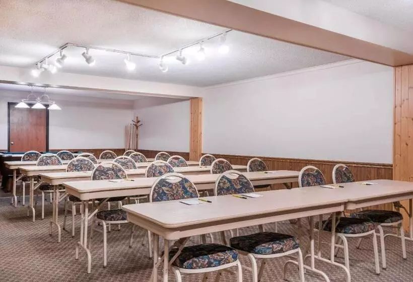 Мотель Super 8 By Wyndham Baxter/brainerd Area