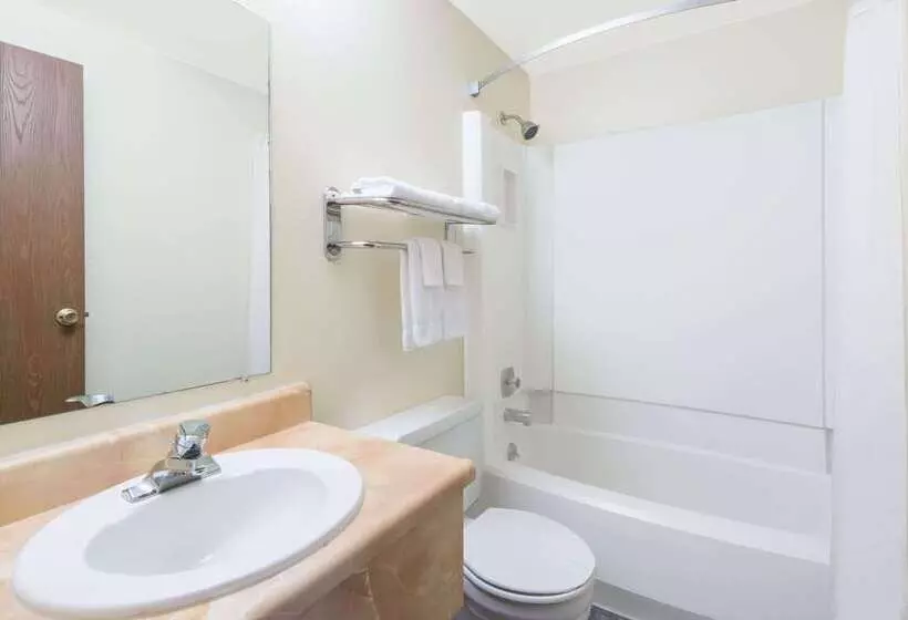 Мотель Super 8 By Wyndham Buffalo