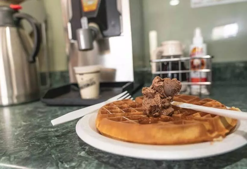 Мотель Super 8 By Wyndham Elgin