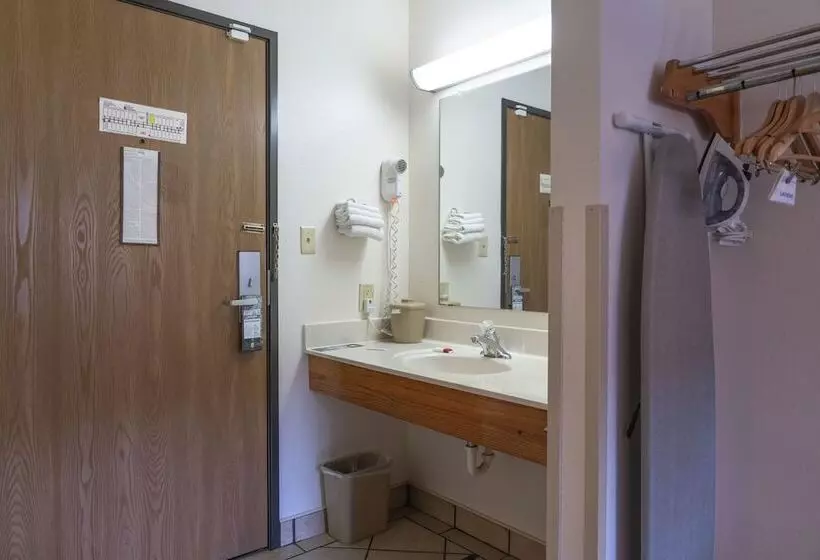 Мотель Super 8 By Wyndham Elgin