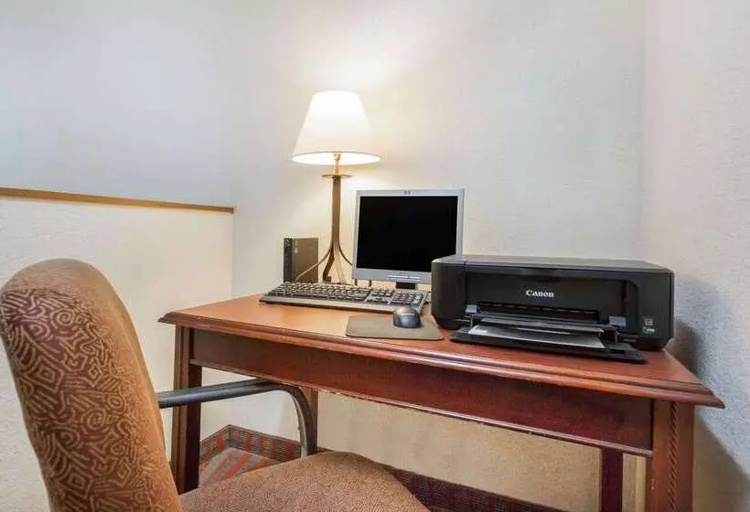 Мотель Super 8 By Wyndham Fairmont