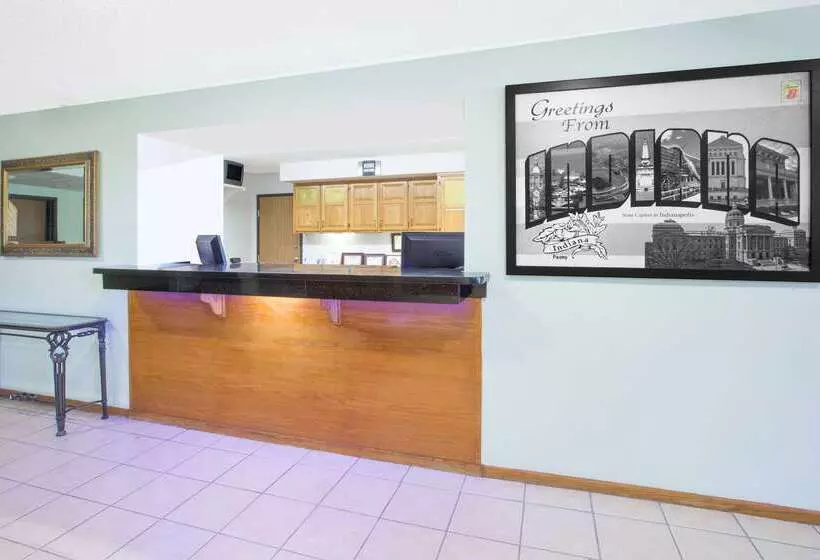 فندق على الطريق Super 8 By Wyndham Howe