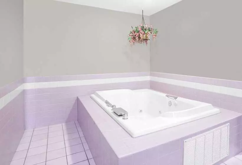 فندق على الطريق Super 8 By Wyndham Howe