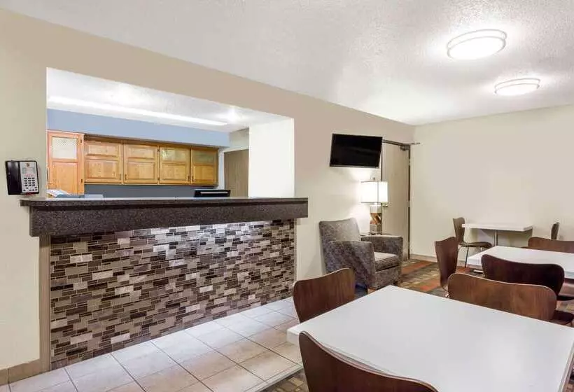 مُتل Super 8 By Wyndham Lewisburg