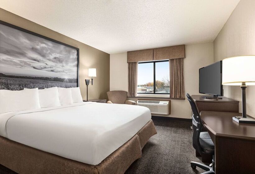 汽车旅馆  Super 8 By Wyndham Lincoln North