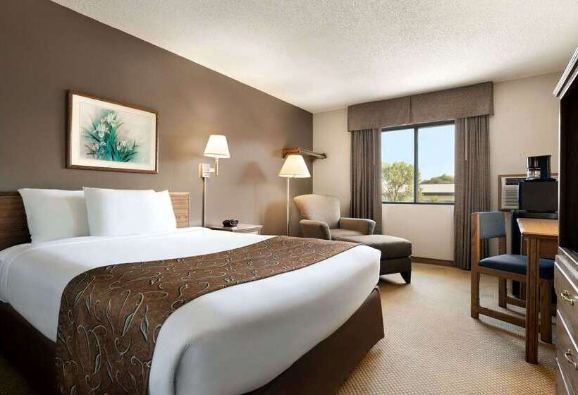 汽车旅馆  Super 8 By Wyndham Lincoln North