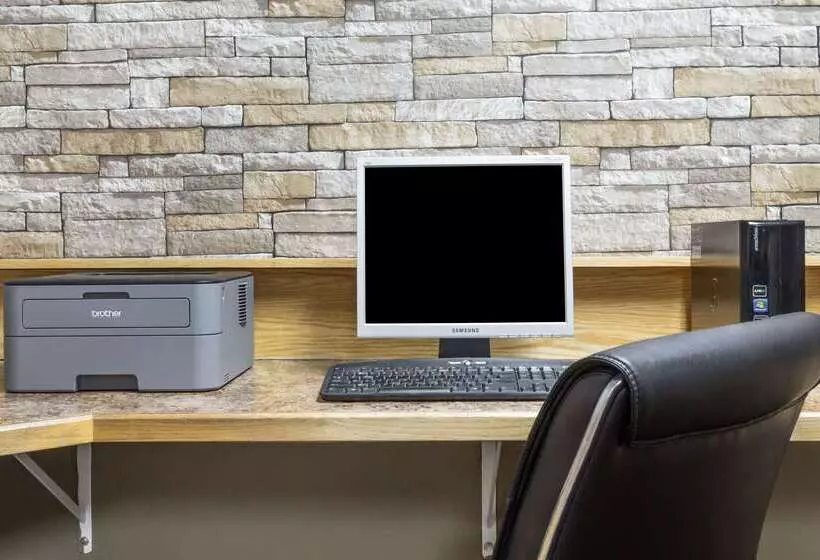 Мотель Super 8 By Wyndham Logan