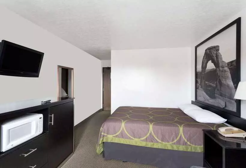 Мотель Super 8 By Wyndham Logan