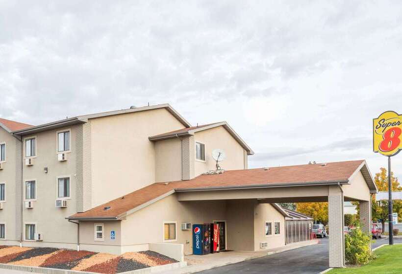 فندق على الطريق Super 8 By Wyndham Logan