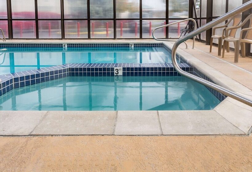 فندق على الطريق Super 8 By Wyndham Logan