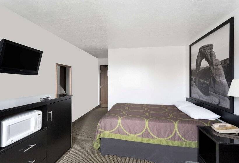 فندق على الطريق Super 8 By Wyndham Logan