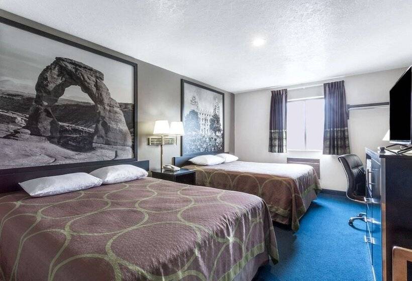 فندق على الطريق Super 8 By Wyndham Logan