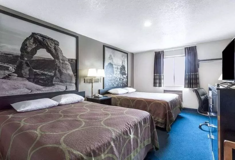 Мотель Super 8 By Wyndham Logan