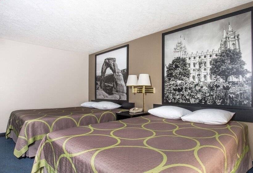 فندق على الطريق Super 8 By Wyndham Logan