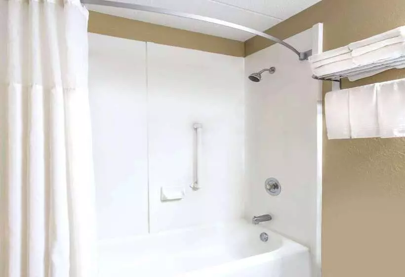 מוטל Super 8 By Wyndham Logansport