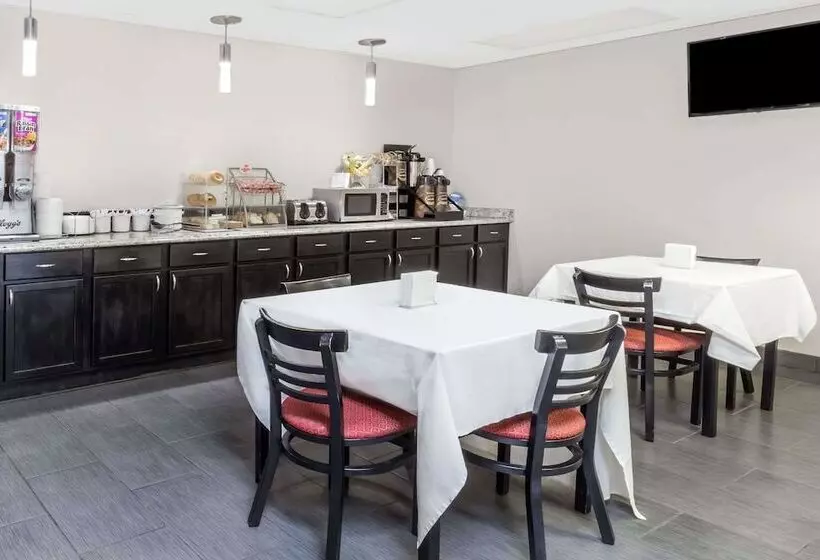 מוטל Super 8 By Wyndham Logansport