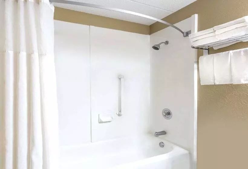 מוטל Super 8 By Wyndham Logansport