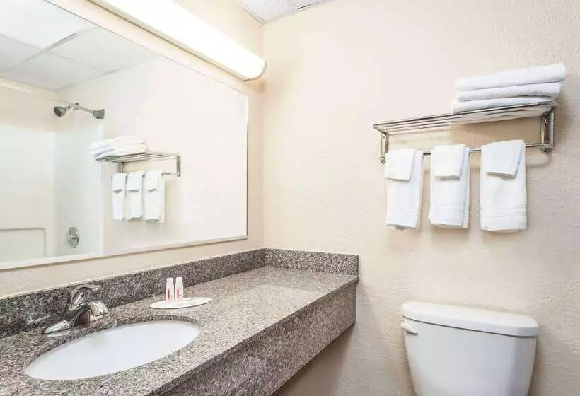 فندق على الطريق Super 8 By Wyndham Oneonta/cooperstown