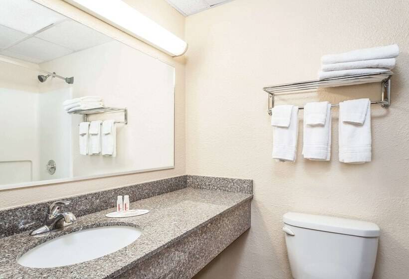 Motel Super 8 By Wyndham Oneonta/cooperstown