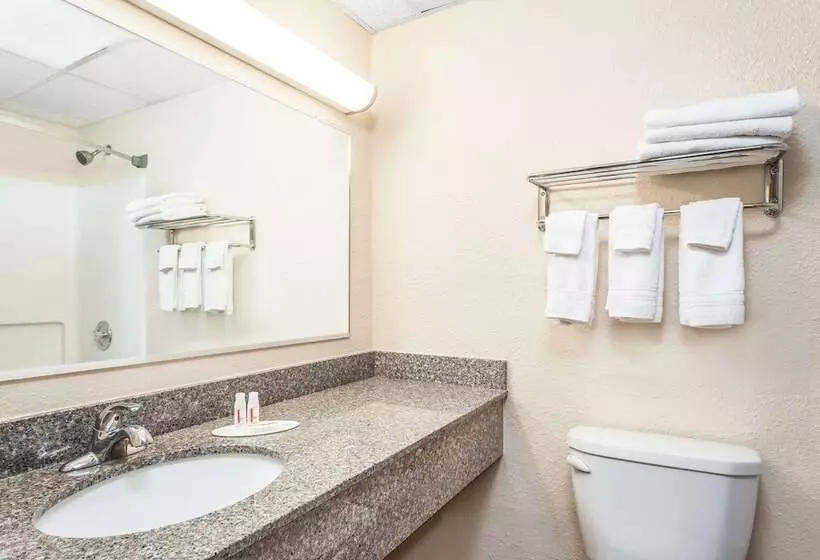 فندق على الطريق Super 8 By Wyndham Oneonta/cooperstown