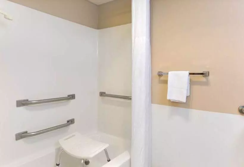 فندق على الطريق Super 8 By Wyndham Perry Ia