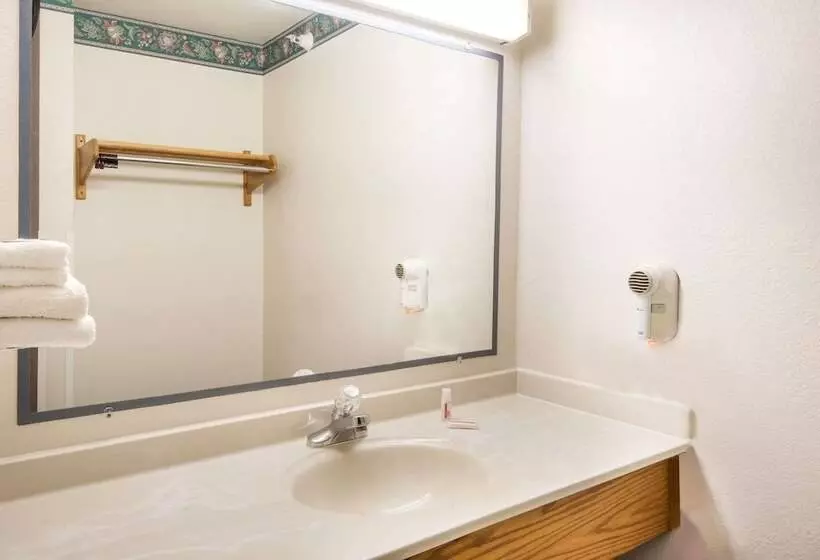 모텔 Super 8 By Wyndham Richfield Cleveland