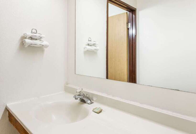 汽车旅馆  Super 8 By Wyndham Sterling Heights/detroit Area